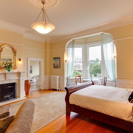 Fairholme Manor Inn Victoria Bagian luar foto