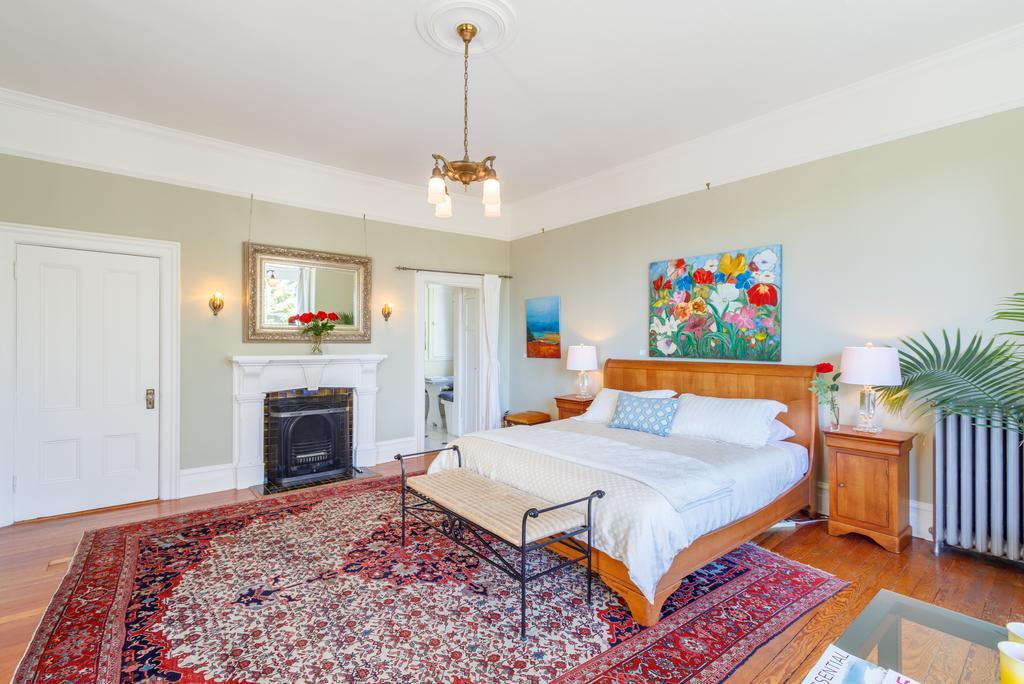 Fairholme Manor Inn Victoria Bagian luar foto