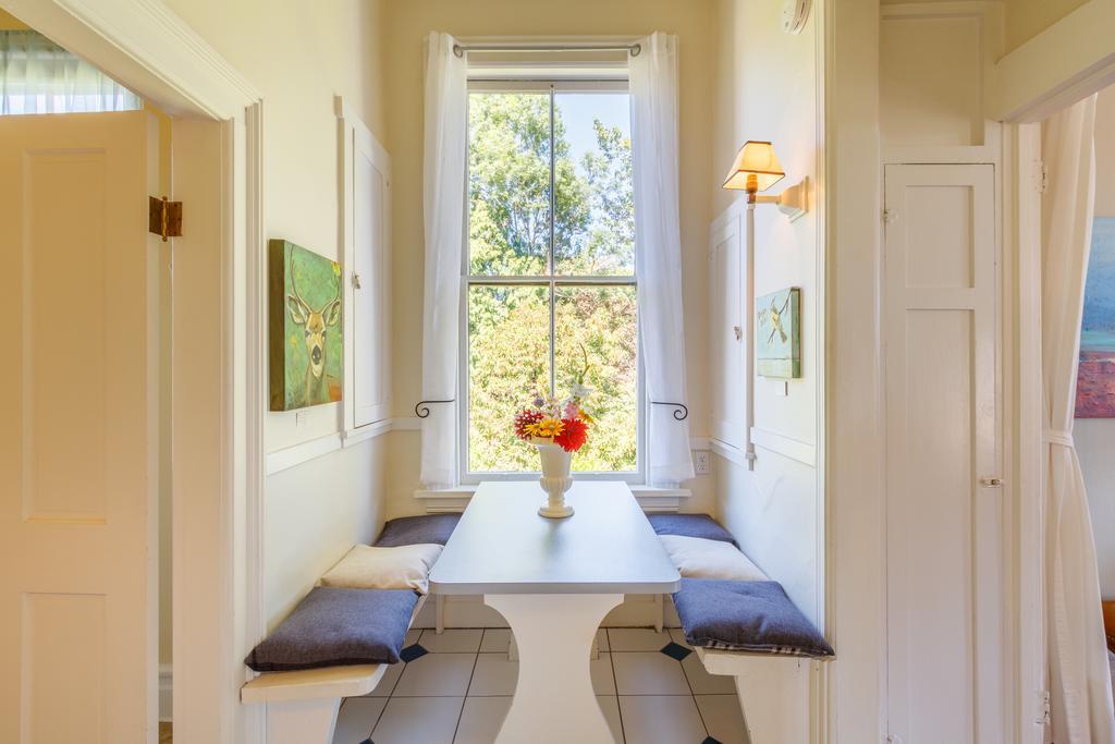 Fairholme Manor Inn Victoria Bagian luar foto