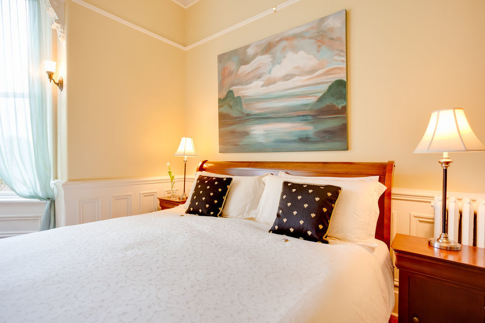 Fairholme Manor Inn Victoria Bagian luar foto