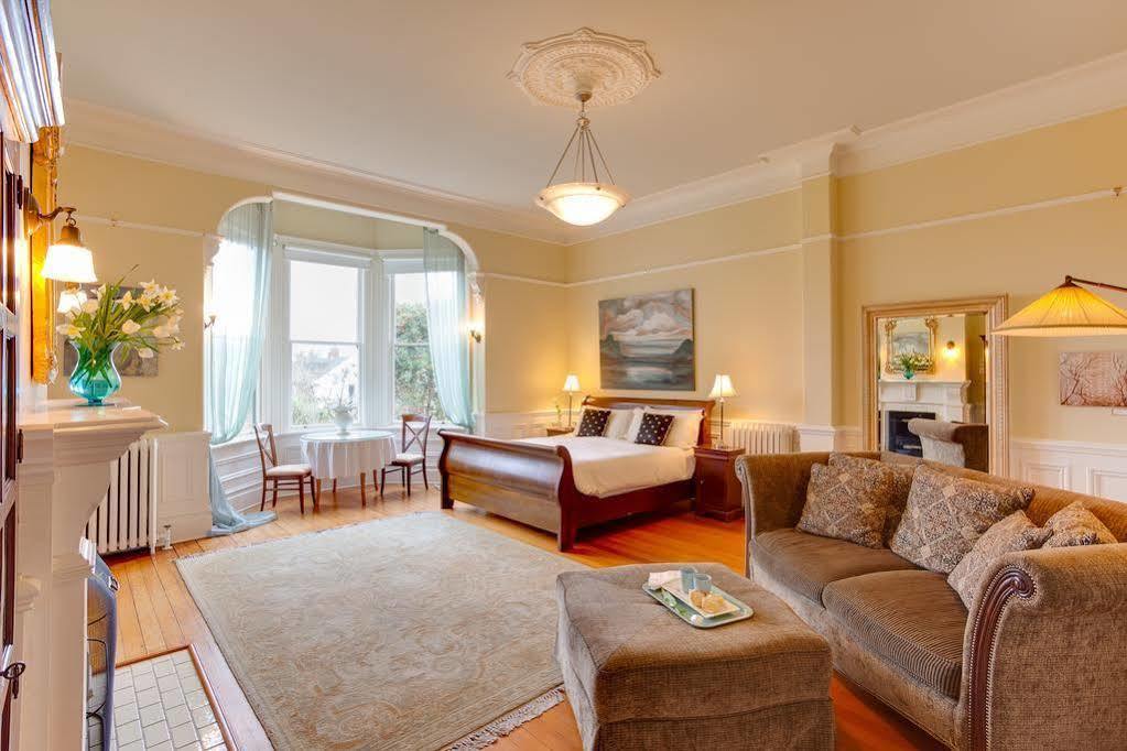 Fairholme Manor Inn Victoria Bagian luar foto