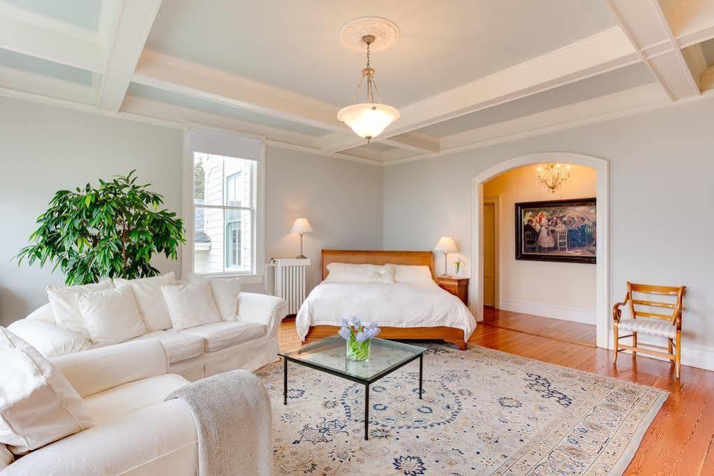 Fairholme Manor Inn Victoria Bagian luar foto