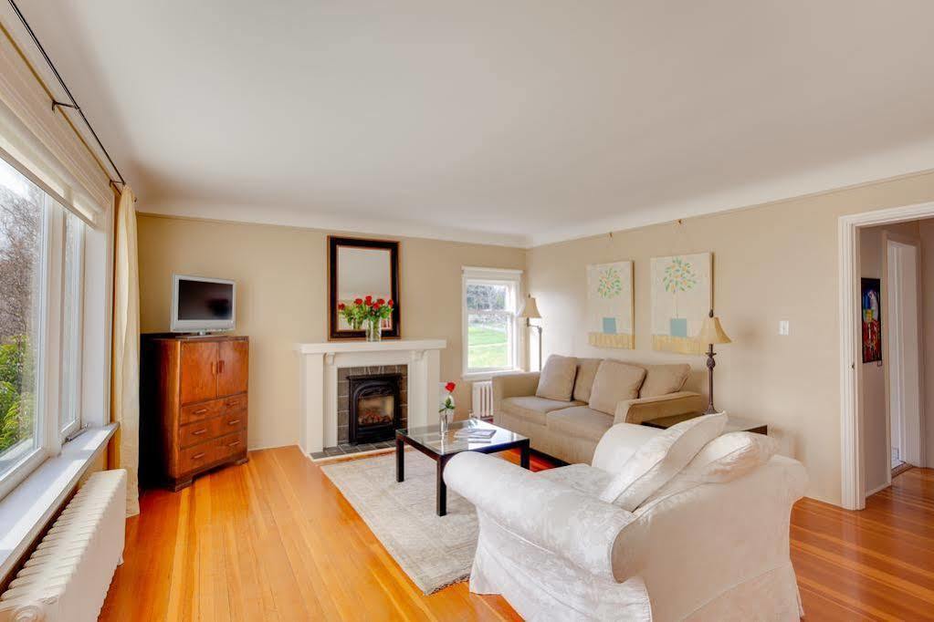 Fairholme Manor Inn Victoria Bagian luar foto