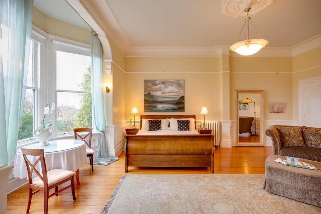 Fairholme Manor Inn Victoria Bagian luar foto