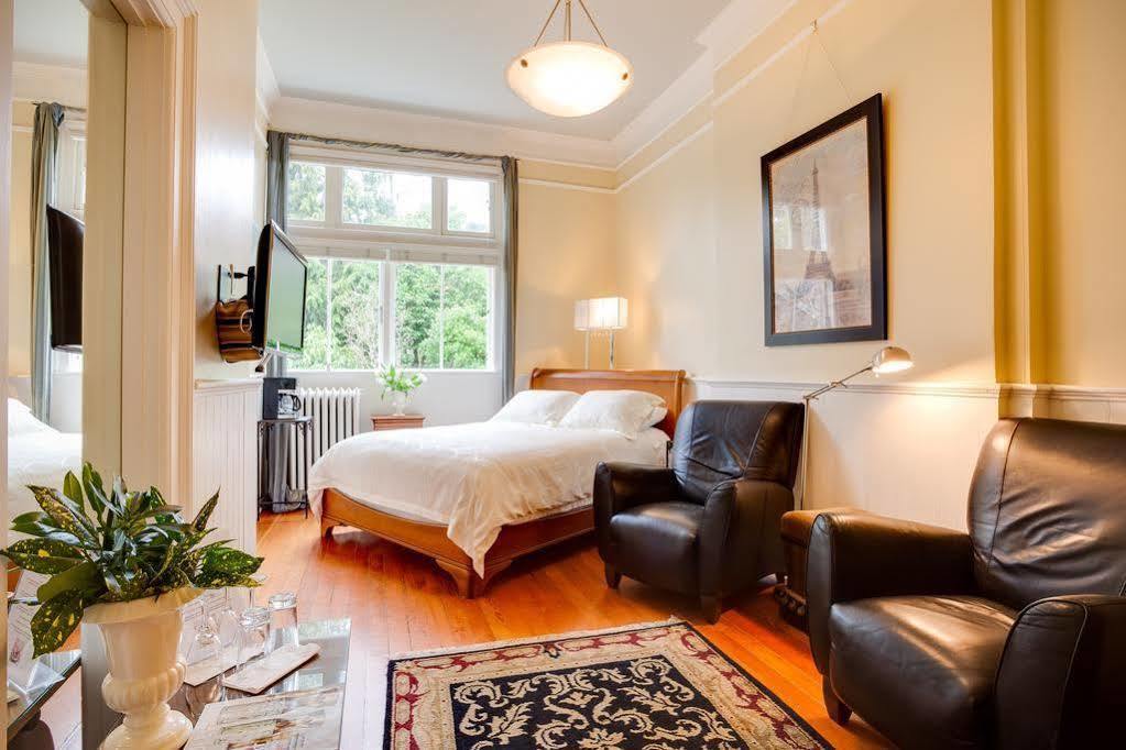 Fairholme Manor Inn Victoria Bagian luar foto