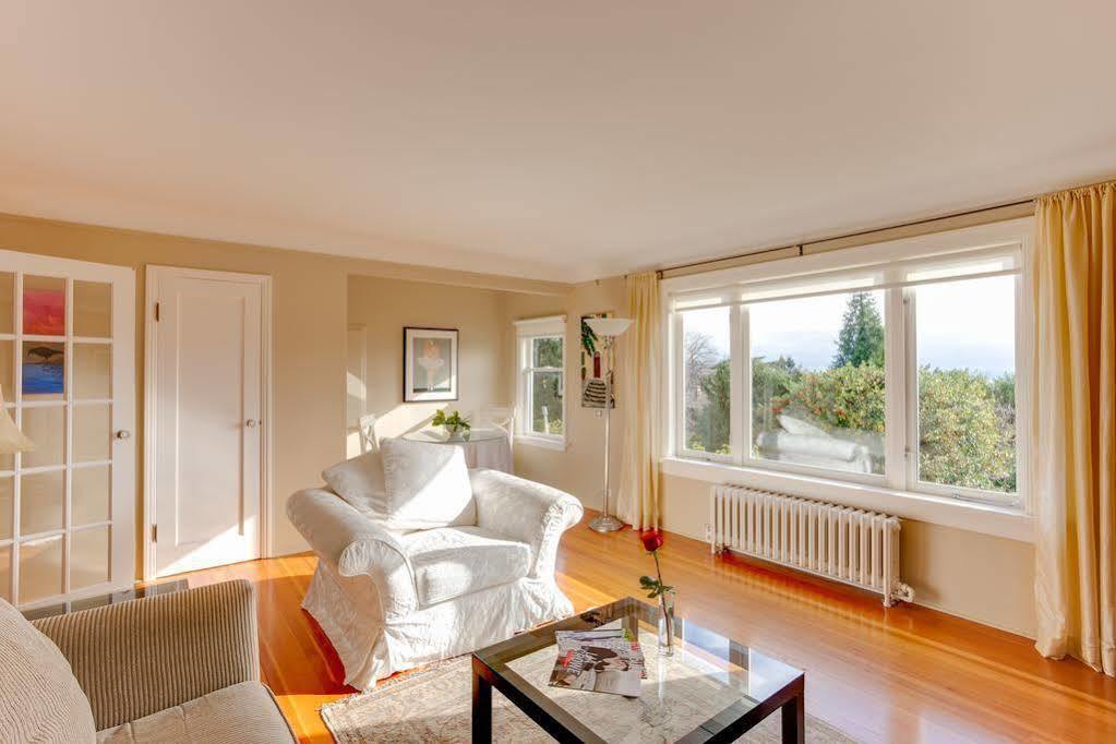 Fairholme Manor Inn Victoria Bagian luar foto